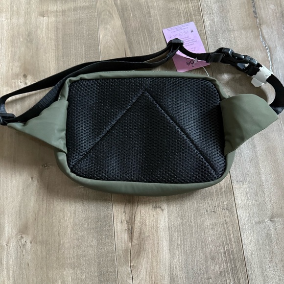 NEW Obe Waist Pack Fanny Pack Crossbody Olive Green Nylon Adjustable Compact - Picture 3 of 10